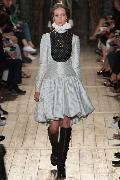 Look 29